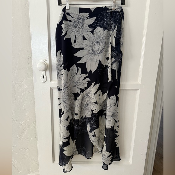 Floral Wrap skirt - Picture 1 of 2
